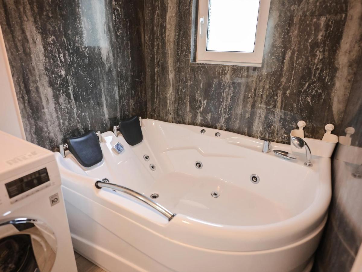 Ase Premium House Villa Suceava Buitenkant foto